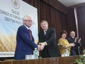 Александр Руцкой – лидер Объединенной аграрно-промышленной партии России